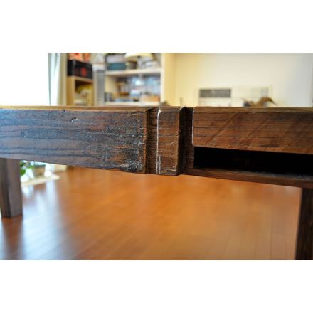 古民家の梁材を使用した杉古材ダイニングテーブル | 無垢の木材家具